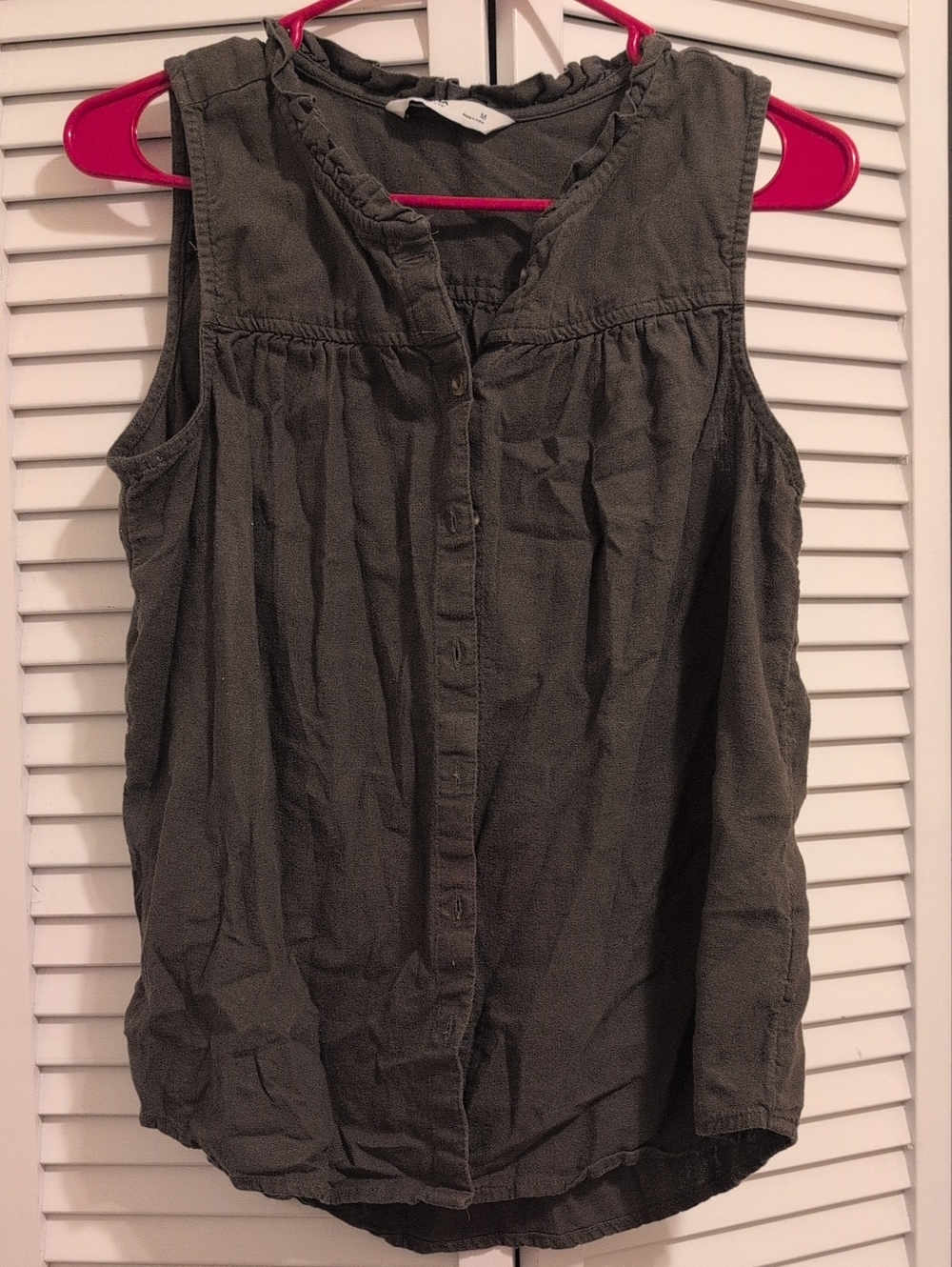 Sonoma Sleeveless Button-Down Top in Olive